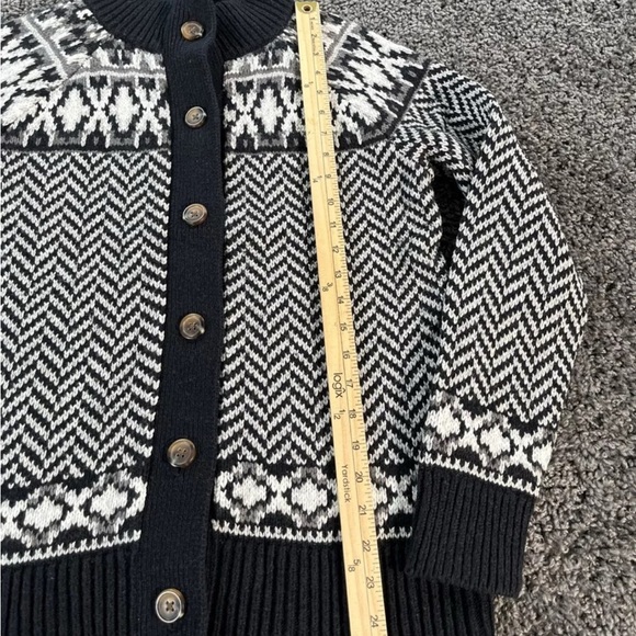 Lands End Fair Isle Cardigan Sweater Medium. Excellent condition. - Picture 8 of 9